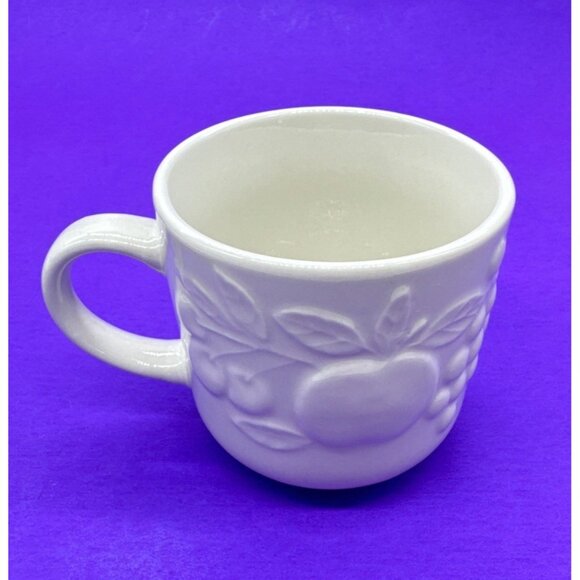 Set of 4 Gibson Designs White Embossed Raised Fruit Flat Coffee Cup & Saucer - Picture 9 of 10